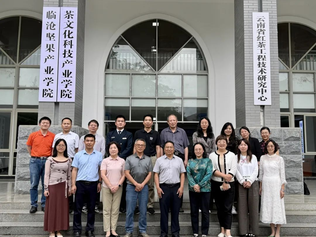  为深化沪滇教育协作，以书香浸润心灵、以文化培根铸魂，由上海市教卫工作党委、上海市教委指导，上海商学院、上海阅读文化育人联盟主办的 “读红色经典 做信仰传人”（第五季）——“阅见彩云之南，共筑书香社会”沪滇文化交流活动，于 2025年6月19日至23日在云南临沧、双江、澜沧三地正式展开。 01 跨越千里，书香筑梦 本次活动聚焦上海对口支援地区，集结沪上优质教育资源与阅读推广力量，免费送教上门，为云南三地的广大中小学生精心策划了系列文化交流盛宴。  启迪思想：举办主题鲜明的读书分享讲座，引导青少年感悟红色经典力量，传承坚定信仰； 科技赋能：捐赠电子书籍资源，为边疆学子拓宽阅读视界； 深度交融：开展座谈互动交流，促进沪滇两地师生思想碰撞与文化互鉴。 活动内容将紧密围绕中华优秀传统文化与海派文化精髓，选取健康向上、富有时代气息与精神感召力的项目，力求为云南青少年呈现一场有深度、有温度、有厚度的文化之旅。 02 汇聚力量，共赴山海 活动特邀上海市青少年学生校外活动联席会议办公室及沪上高校、文化单位的专家领导共同参与。 成员有上海商学院党委副书记、副校长；上海市青少年学生校外活动联席会议办公室秘书长；上海师范大学党委宣传部部长；上海师范大学教授；上海商学院党委宣传部副部长；上海商学院洛桑酒店管理学院执行院长；上海商学院教授；上海商学院讲师、复旦大学博士；上海商学院洛桑酒店管理学院办公室主任；上海商学院党委宣传部干部；上海恩农学生劳动教育基地产研中总监。  上海恩农学生劳动教育基地产研中心总监汪磊， 获邀以客座讲师身份参与本次活动。 03 责任共担，情谊共续 沪滇情谊深，书香万里行。 此次“阅见彩云之南”之旅，不仅是一次文化的传播，更是一次信仰的传递、友谊的深化。我们期待通过扎实的活动，将优质阅读资源和文化关怀送达彩云之南的校园，点燃青少年的阅读热情与家国情怀，以实际行动助力书香社会建设，共绘沪滇教育文化交流的崭新篇章！